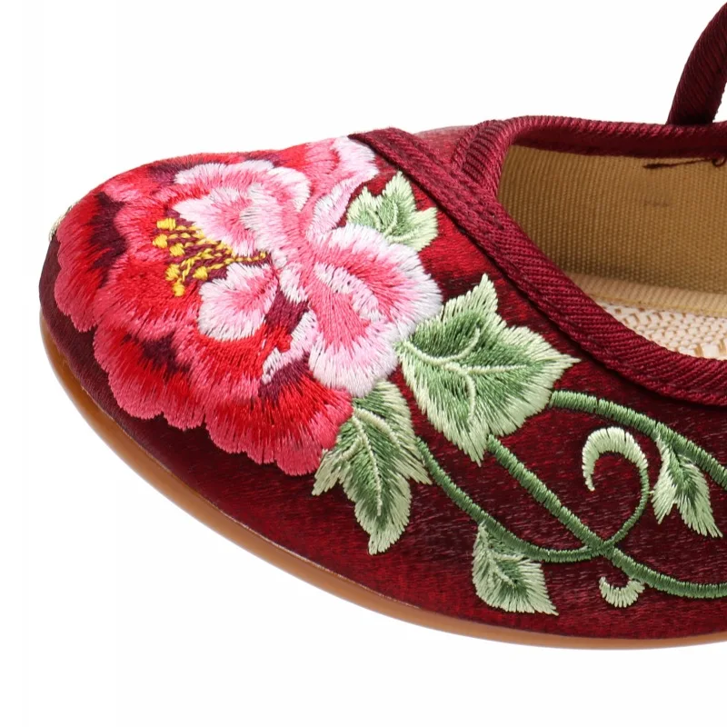 

Old Beijing Cloth Shoes Women's Slanted Heel Embroidered Ethnic Style of Chinese Style Wedding Shoes Rubber Sole Spring And Autu