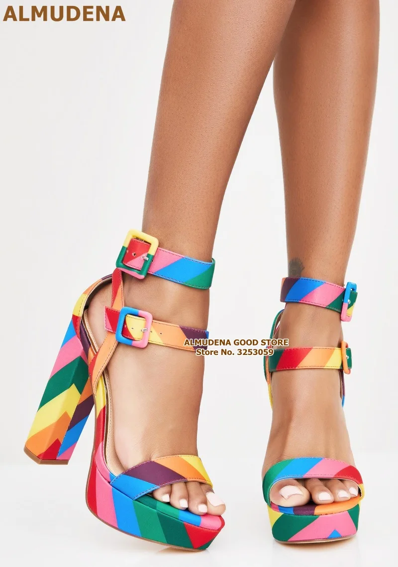 彩虹条粗跟水台双带扣凉鞋 (1)