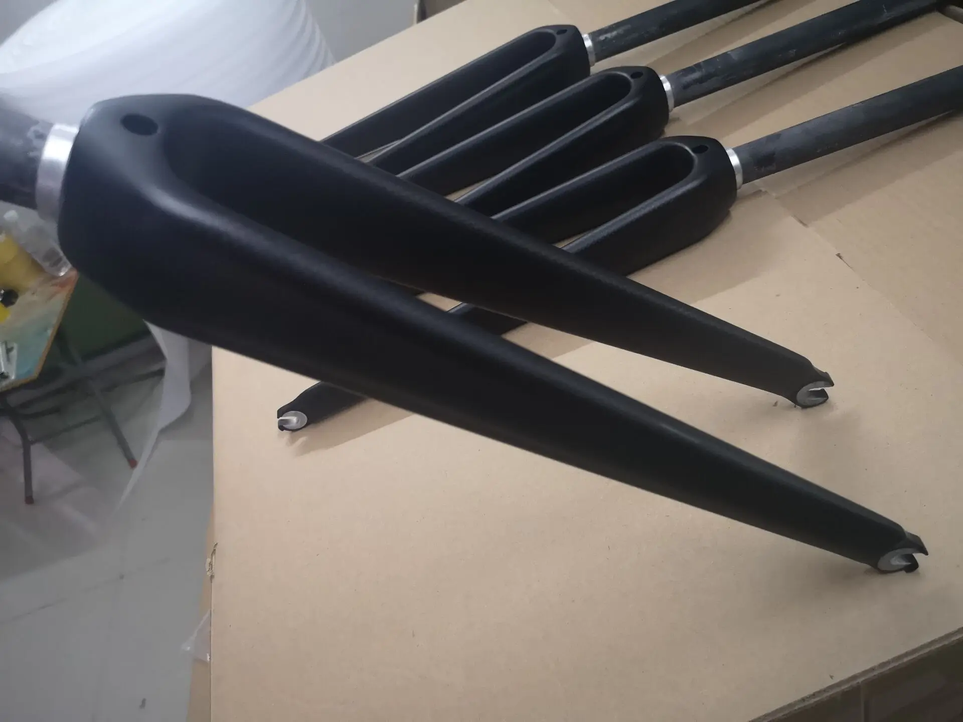 

New Style 3 K Carbon Fiber Road Bicycle Dead Coaster Front Fork Bicycle Shock Absorbers Disc Brakes Processing Customizable