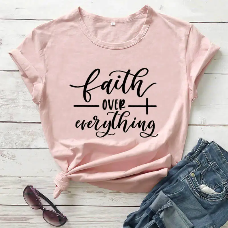 

Футболка с надписью «Faith over everything Christian», Новое поступление, 100% хлопок, летняя забавная футболка, футболки с надписью «Blessed», религиозные рубашки с принтом «Jesus Lover»