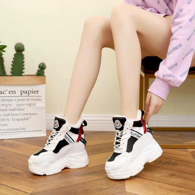 Женские ботильоны на высокой танкетке 11 см теплые кожаные кроссовки с мехом и