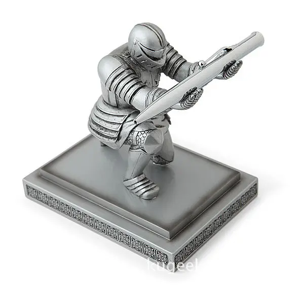 _executive_knight_pen_holder
