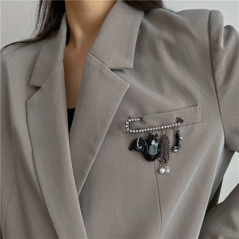 Fine black pin accessories to high fashion style brooch blazer
