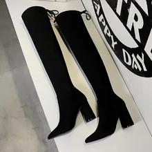 Yalnn/сезон осень-зима; модные простые Замшевые Сапоги выше колена на Высоком толстом каблуке; классические женские сапоги до колена с острым носком