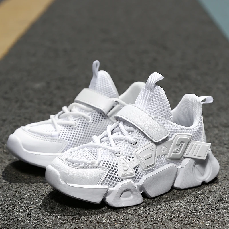 boys black sports shoes