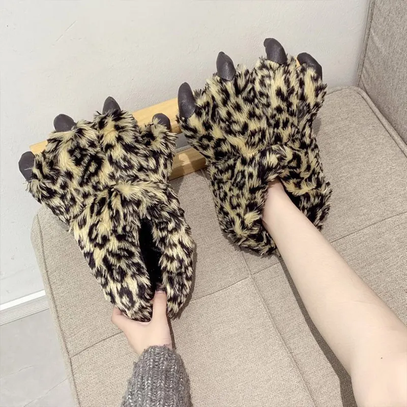 House Slippers medium	 Unisex Chunky Bigfoot Shoes Women Bear Paw Slippers Couples Male Slipper Home Indoor Furry Slides High-quality designer Fashion Women's Flat Shoes 