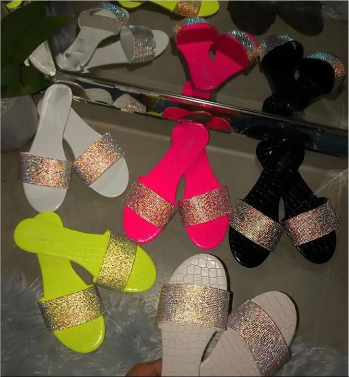Вьетнамки новые модные женские тапочки популярные яркие цвета Стразы сверкающие плоский сандалии Пляж женские тапочки пляжная обувь