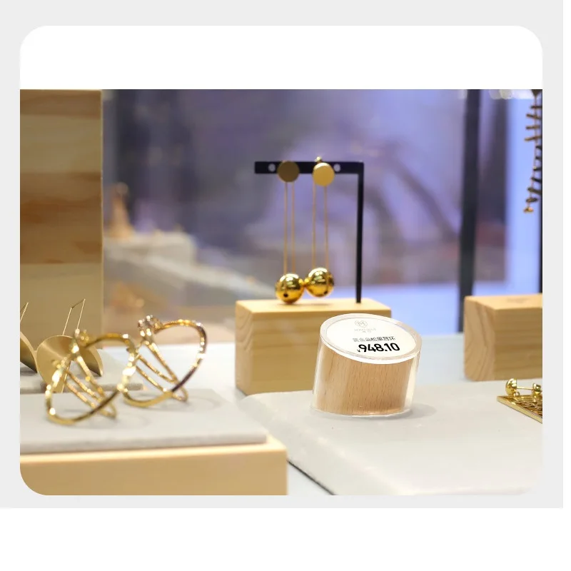 Jewelry_Shop_Mini_Price_Sign_Stand_and_Cleaning_Cloth_As_Table_Place_Card_Price_Tags