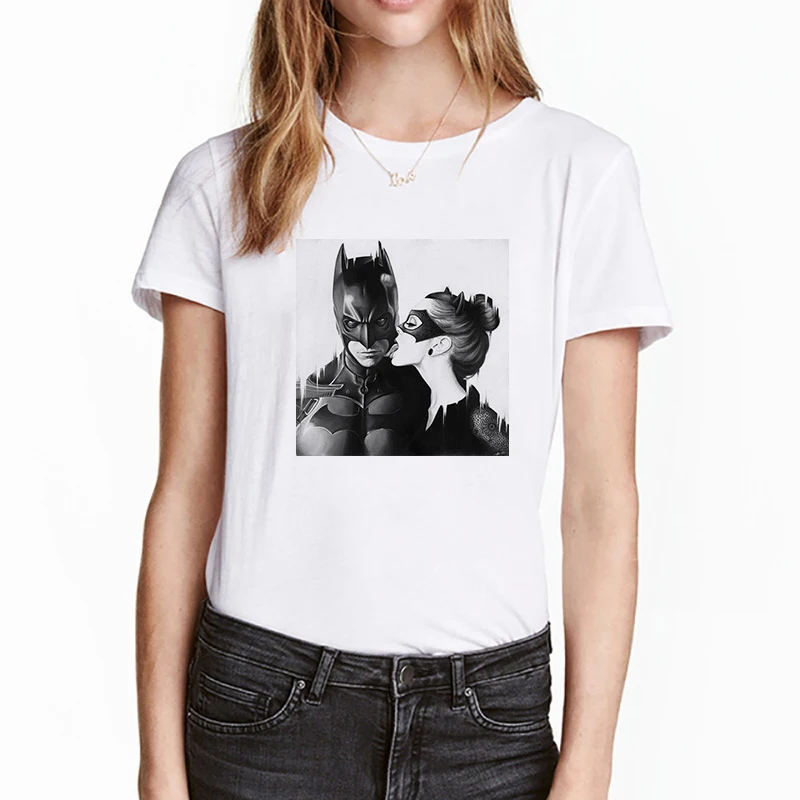 

Funny Cat Women and Batman Kiss T-Shirt Woman Fashion Top Summer Cool Casual Girl Tops Women T Shirt Female Tee