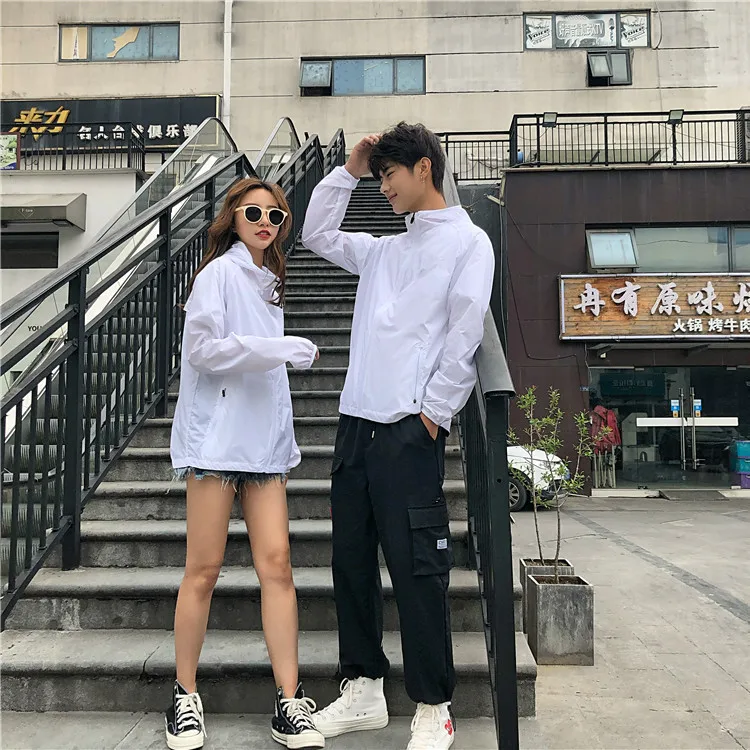 Пары мужчин и женщин делают коды летом солнцезащитный экран Mnk110-856893