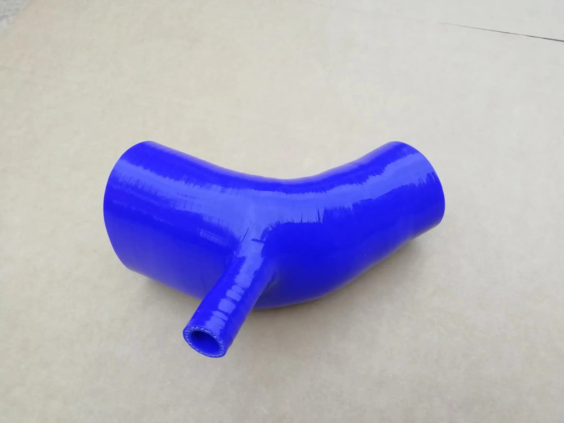 

Подходит для BMW E36 M44 318i 318is 318ti,Z3 E36 1,9 M44 воздухоочиститель впускной шланг 13711247031 1996-1998