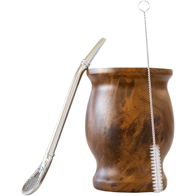 A Yerba Mate Szett Kettős Falú 18/8 Rozsdamentes Acél Társ Teáscsészét, Egy Bombilla -Társot (Szalma), Tisztítókefét (Fa, 230 Ml) Tartalmaz.