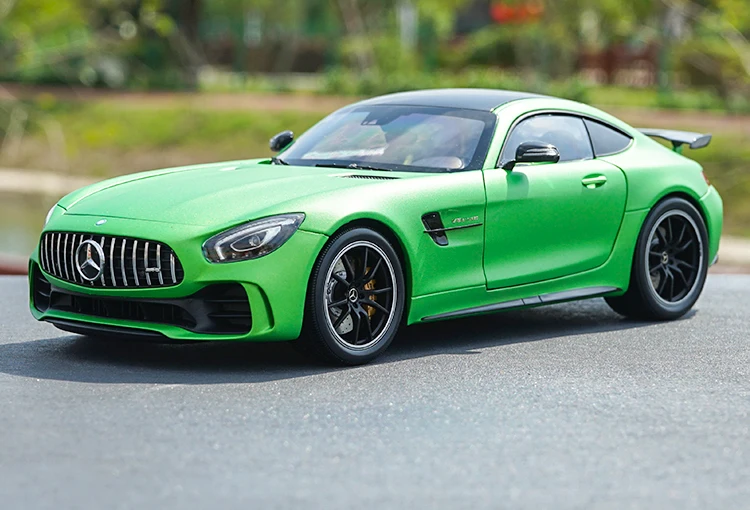 Оригинальные новые 1:18 AMG GT R 2017 зеленые/белые модели автомобилей в подарок игрушки