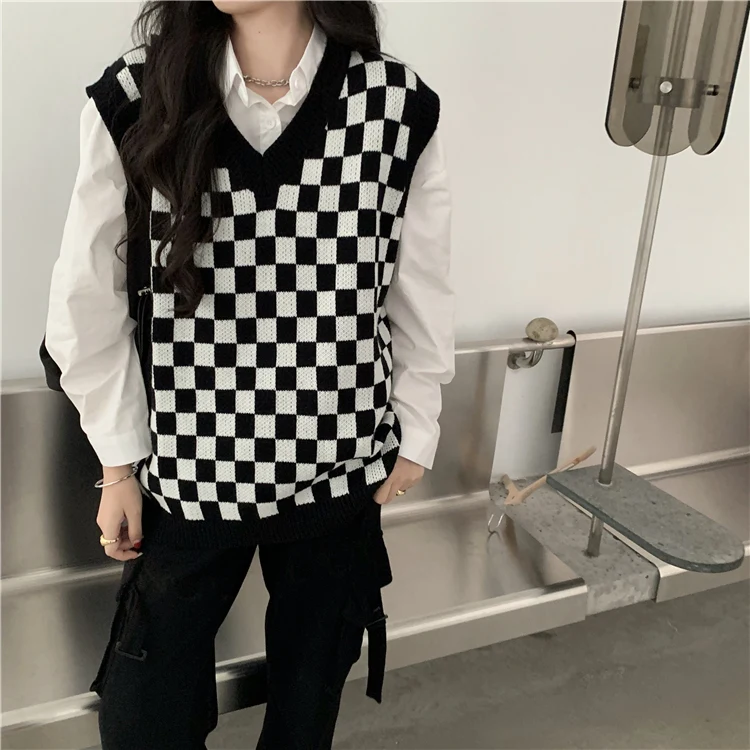 Autumn V-Neck Sleeveless Black And White Plaid Knitted Vest