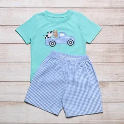 Roupas de verão verde manga curta topo e azul xadrez shorts caminhão puxar vaca e cavalo bordado padrão roupas meninos