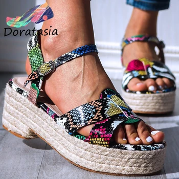 

DORATASIA Ins Women Open Toe Snake Print Wedges Flat Shoes 2020 Brand Designer Summer Sandals Women Fashion Sandals