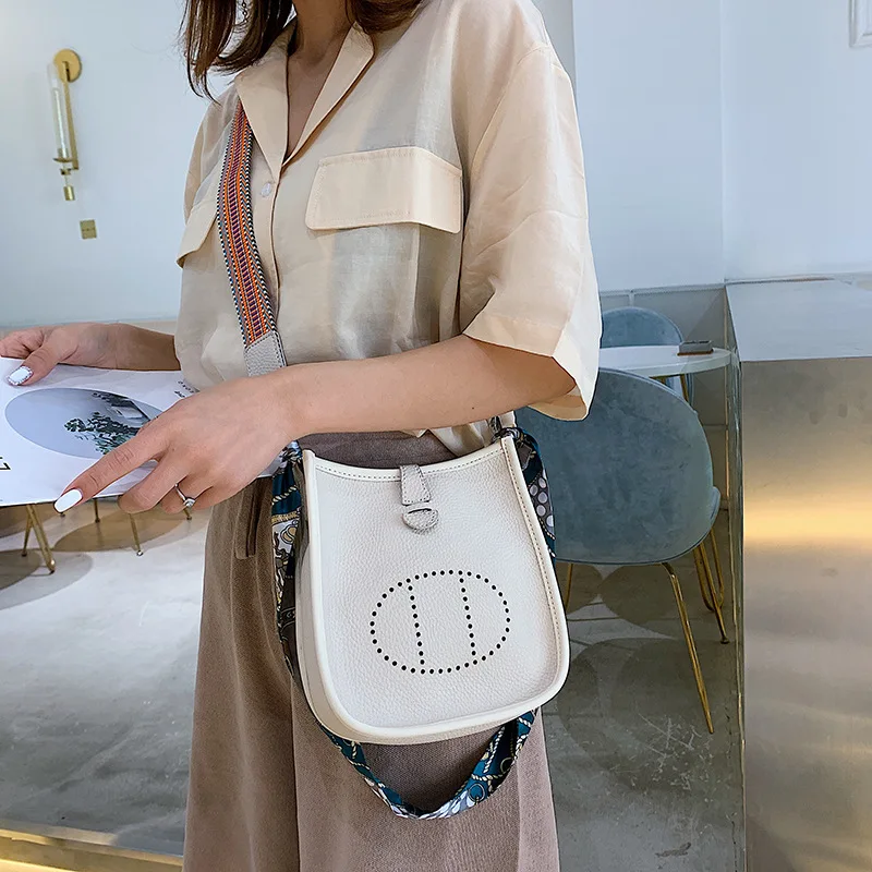 

2019 on New Style Fashion Korean-style Contrast Color Hollow out Tote Bag Crossbody Bag Online Celebrity GIRL'S Leisure Bag Smal