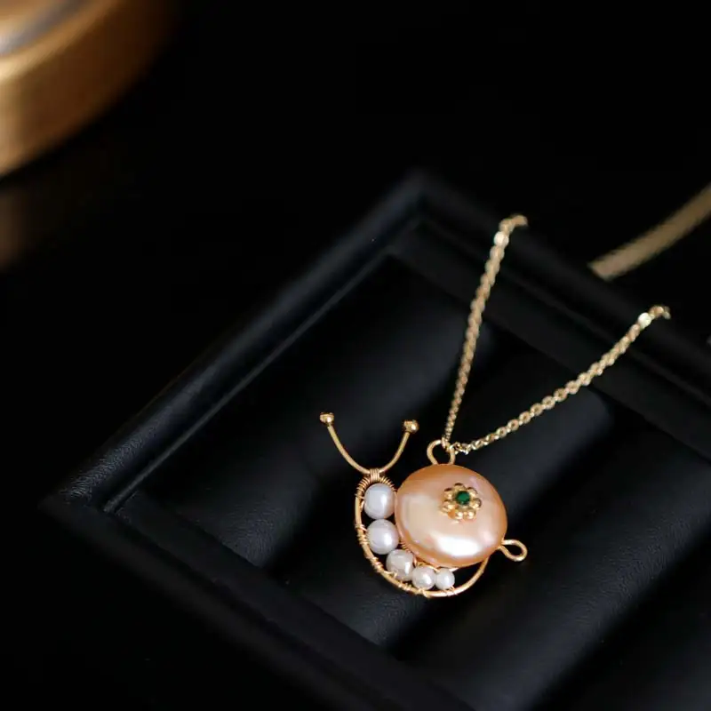 

DMPFP347 Handmade Baroque Pearl Pendant Necklace Cute Animal Snail Decorative Necklace Female
