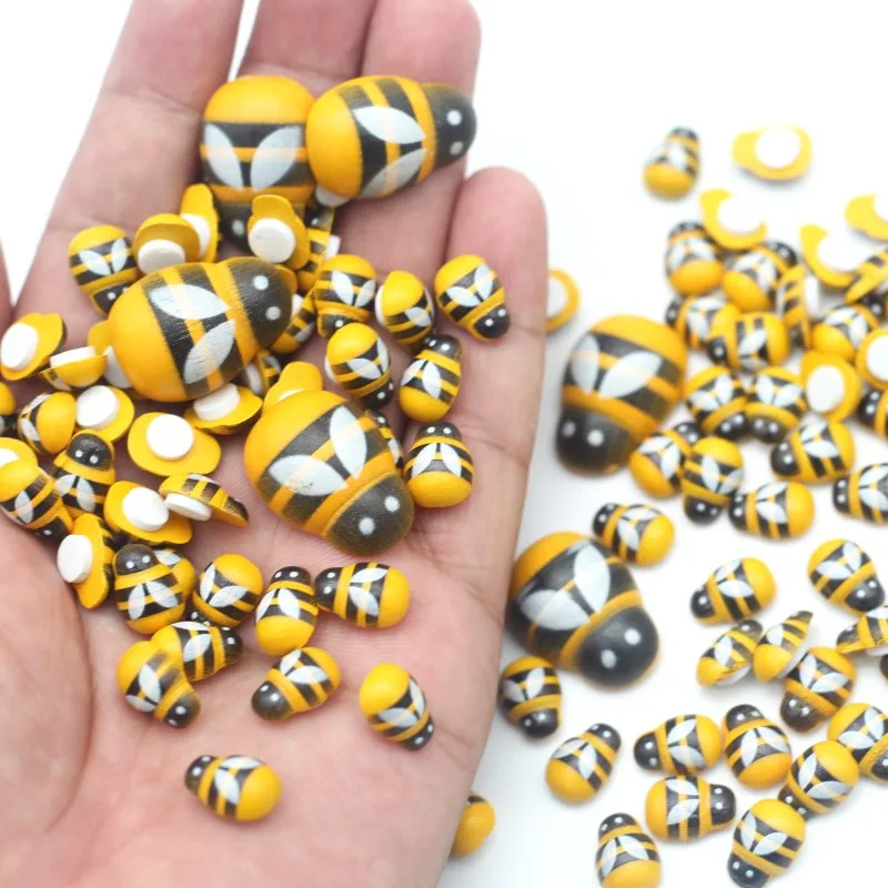 Wood Craft Accessories Yellow Wooden Bee Self-Adhesive Sticker Flat-back Carving Handicraft Wedding Party Home Decor DIY 20/100Pcs