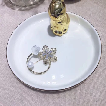 

Free Shipping Round Frame Simulated Pearl And Shell Flower Brooches Women Fashion Women Banquet Wedding Brooch New Year's Gift