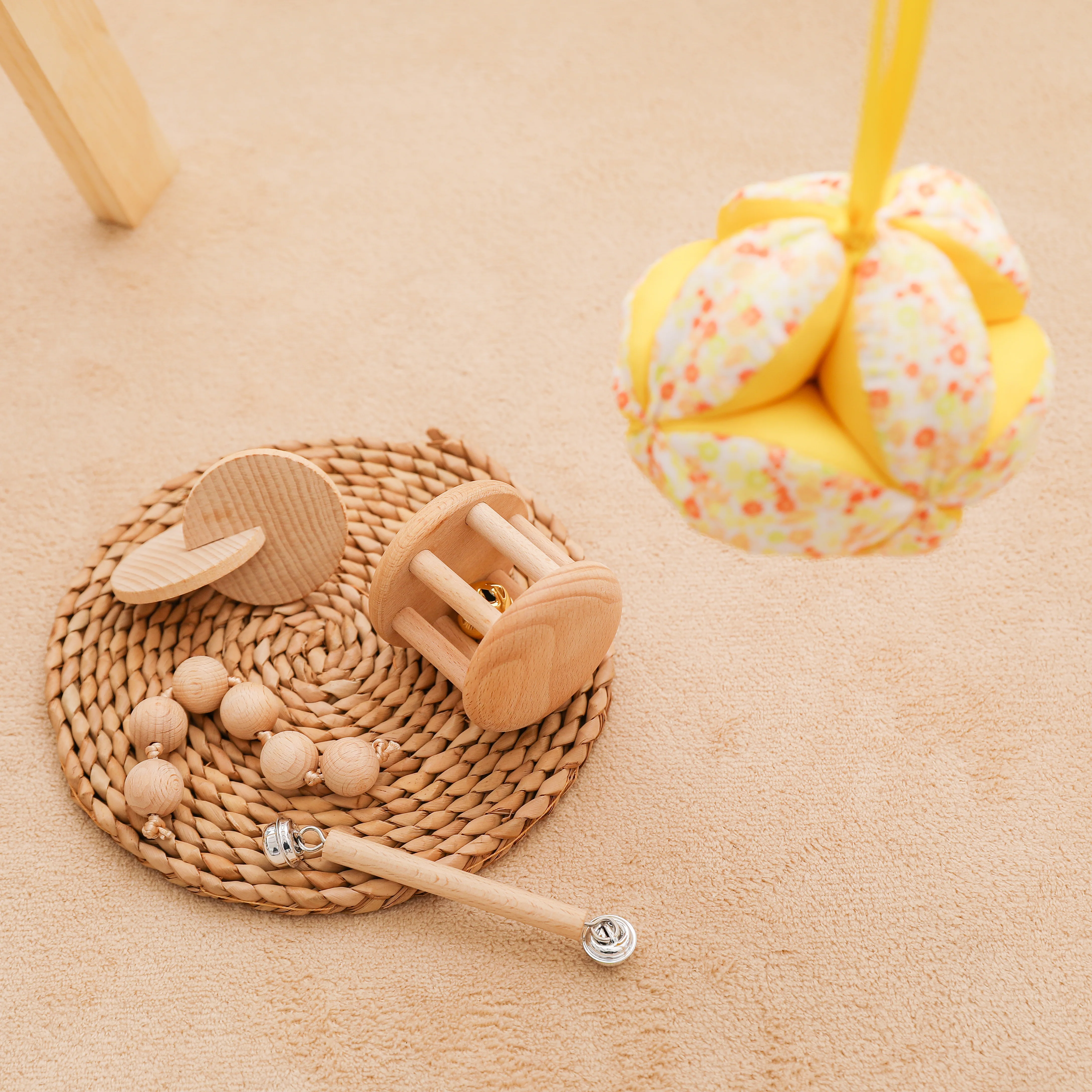 5 Pcs Baby Montessori Toys Set Wooden Baby Rattles Infant Nursing Teethers Hand Catching Cloth Ball Toys Birth Gift for Newborn