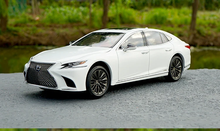 1:18 Lexus LS500h LS500 Alloy Diecast Car Model Toys Metal Model Vehicles Original Box