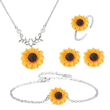 

Fashion New Creative Sunflower Pendant Necklace Vintage Jewelry Lady Temperament Cute Sweater Necklace Valentine's Day Gift