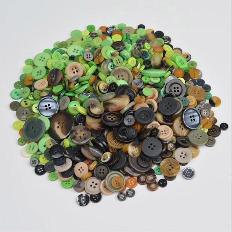 600 pcs 2-holes /4-holes Round plastic button green series mixed color resin button clothing accessories for clothes DIY - Цвет: 600 green brown mix
