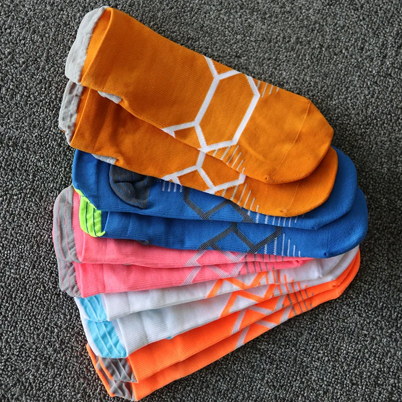 

Fashion Style Outdoor Sports Running Breathable Socks For Men Women Protect Feet Hiking Basketball Sport Sock