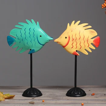 

Hand Carved Green Yellow Wooden Fish Figurines Pairs With Black Round Base European Simple Home Decor Table Wood Animal Statues