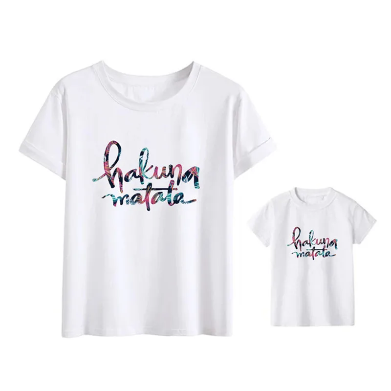 Camiseta con estampado de El Rey León de Disney para padres e hijos, camiseta de dibujos animados HAKUNA MATATA, Top informal de manga corta Harajuku