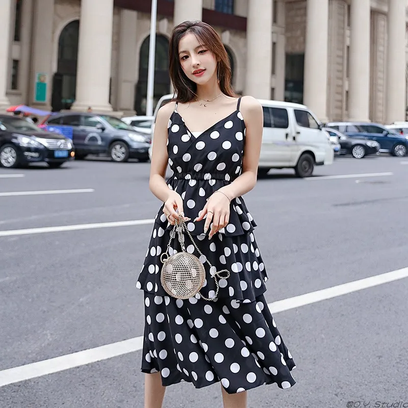 

2019 Spring And Summer Sexy Polka Dot Strap Dress Korean-style Base Online Celebrity Fairy V-neck Cake Dress