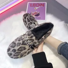 Модная бархатная обувь без застежки; женская зимняя теплая обувь в горошек; повседневные хлопковые тапочки; мягкая теплая обувь с бантом; леопардовый принт; Z11-57