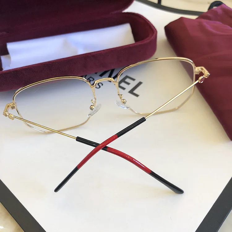 10756284800_1820445784