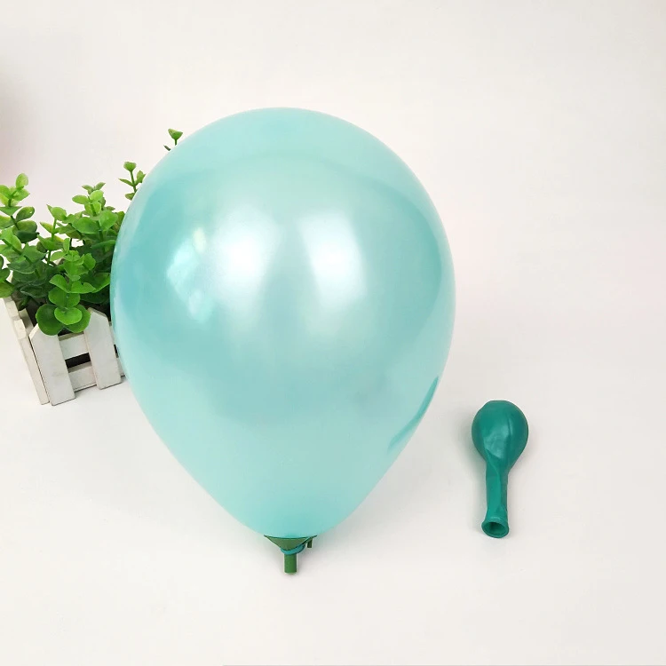 thumbnail image 1 of Juego de 20 globos dorados y blancos con temática de fiesta, guirnalda de globos de látex, decoración de globos de Navidad, traje para niño, cumpleaños, boda, juguete de decoración, 1 of 5