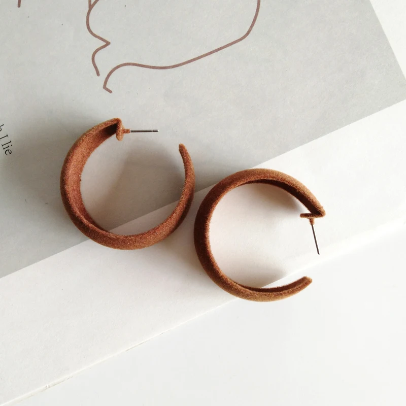 New winter plush velvet circle C shape earrings Vintage joker temperament female stud earrings for women Fine jewelry - Окраска металла: brown