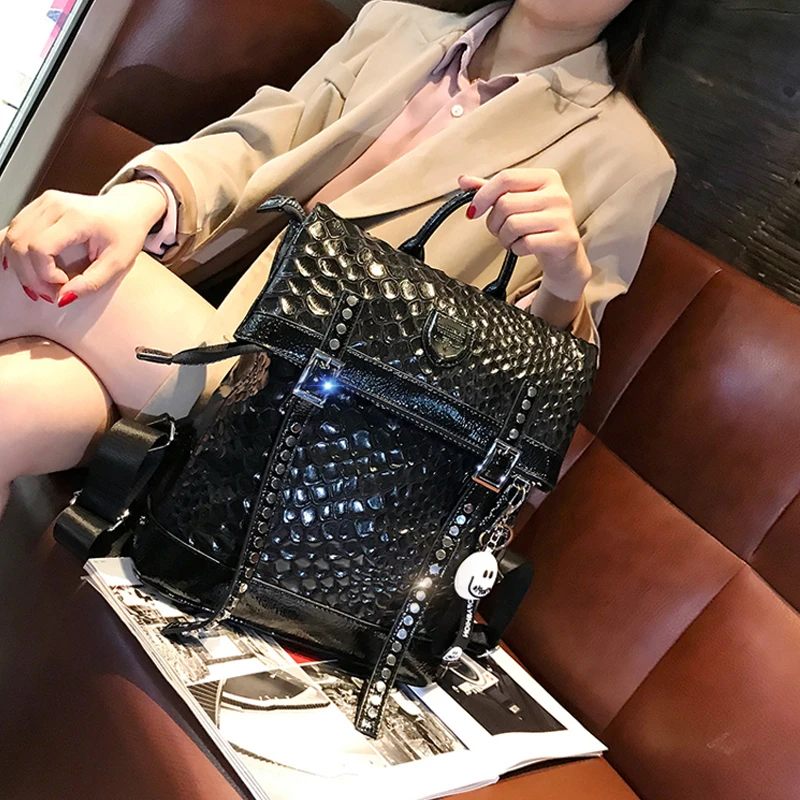 

Ita Crocodile Pattern Leather Backpack Brand 2020 Luxury Designer Backpack School Rivet Shoulder Bag Girls High-capacity Bag A 1