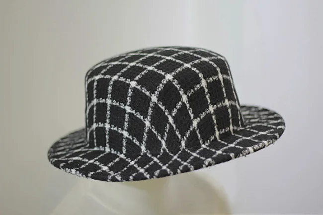 10pecs Горячая новинка T-Show стильные модные шерстяные клетчатый плоский топ светильник осень зима удобные шапки