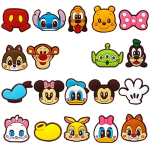 1 Uds. De abalorios de Crocs de dibujos animados de Disney, accesorios de animales de gato, decoración de diseñador de perros para zapatos, Crocs, conjunto de PVC para niñas y niños Kawaii Mickey