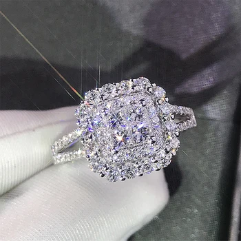 

Huitan New Arrival Luxury Women Wedding Finger Ring Princess Cut Cubic Zircon Stone Evening Party Best Gift for Wife Trendy Ring