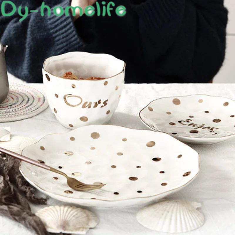 Керамическая тарелка в скандинавском стиле с золотистыми краями белая