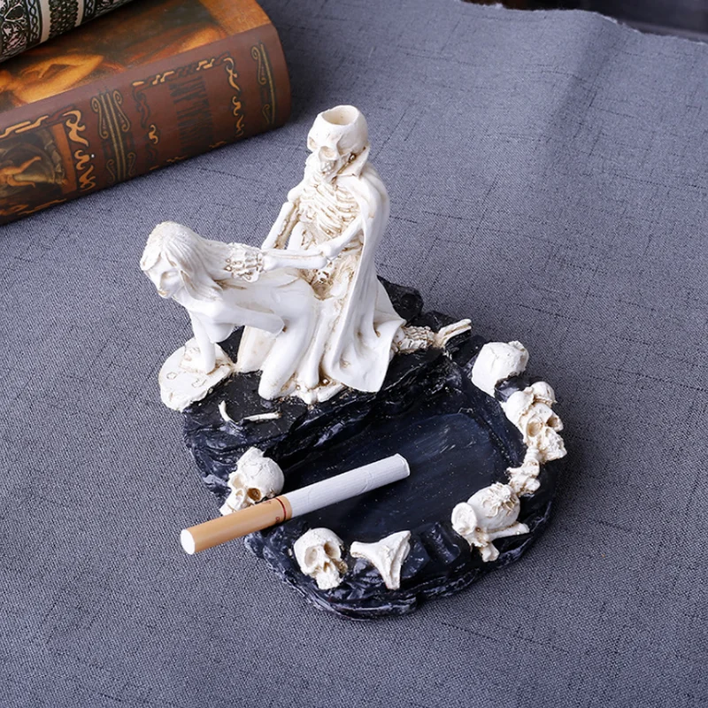 SMOSMO Creative Sexy Resin Ashtrays Handmade Old Made Skulls Cigarette