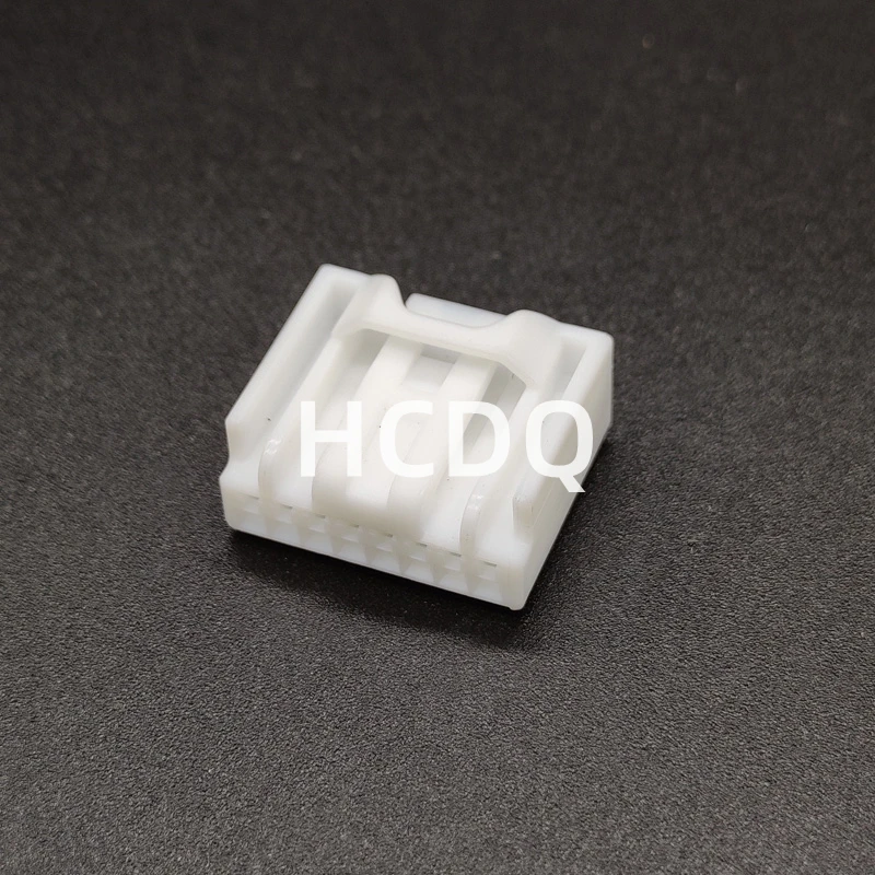 The original 90980-11989 8PIN Female automobile connector plug shell and connector are supplied from stock