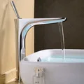 Vidric,, Твердый латунный открытый блеск, окрашенный в белый дождь, душевой комплект для ванной, смеситель для ванной, кран, включает в себя 5 лет войны