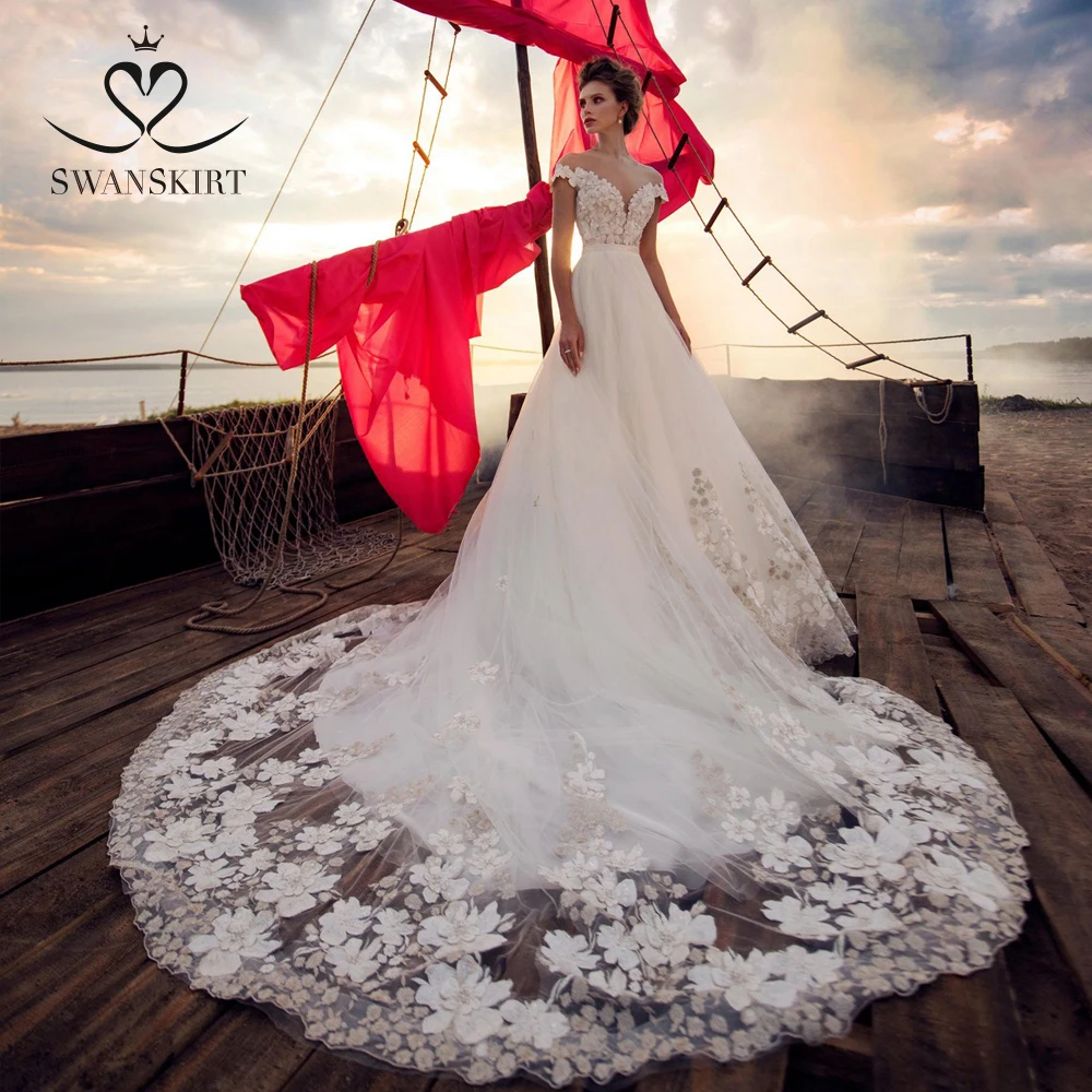 

Off Shoulder Flowers A-Line Wedding Dress 2019 Swanskirt Beach Appliques Bridal gown Plus Size Illusion Vestido de noiva FY05