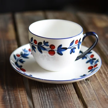 

Berry Bone China Coffee Cup and Saucer Set Cup of Coffee Creative Red Tea Cup Flower Cup Bone China Cup lo1130406