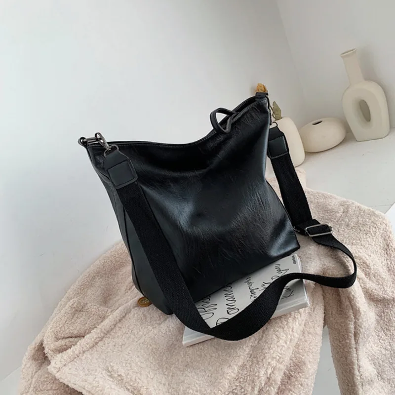 

Solid Color PU Leather Shoulder Bags For Women 2020 Large Capacity Crossbody Messenger Bag Female Travel Handbags