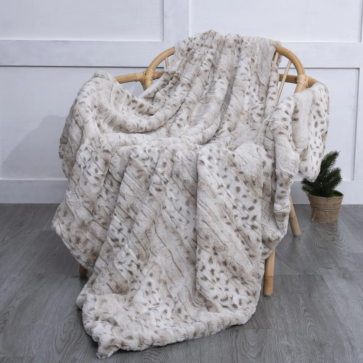 

Autumn and Winter European Leopard Print Double-layer Blanket Fluffy Warm Soft Living Room Sofa Blanket for Beds 130x160cm