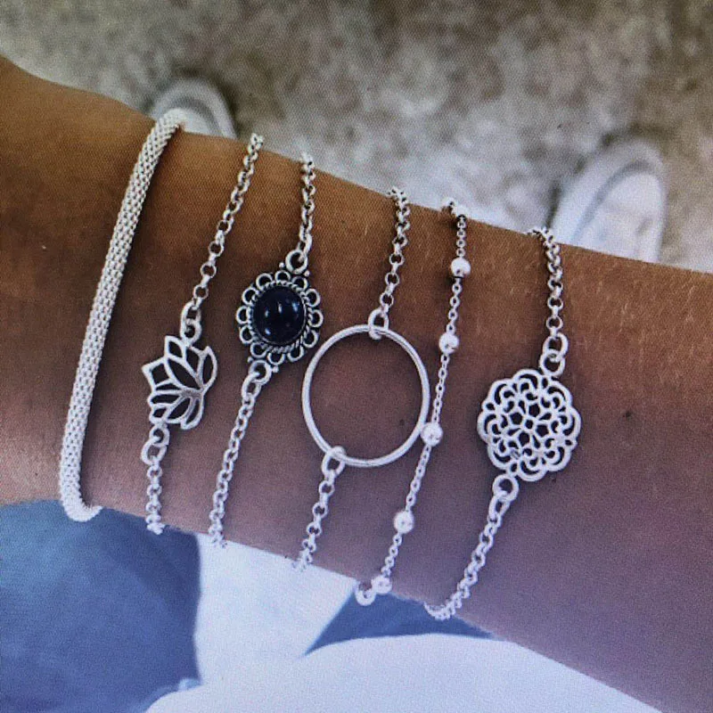 

Bohemian Black Turquoise Moon Bracelet Lotus Lotus Leaf Round Stone Flower Bead Chain Combination 6 Piece Set for Women