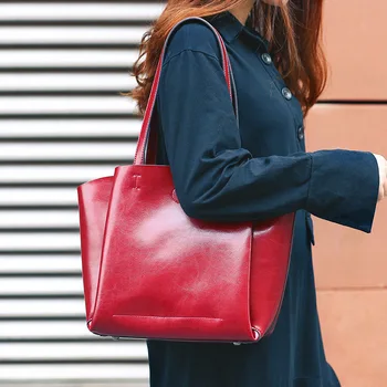 

2020 New Woman's Bag, European and American Fashion Leather Bag, Large Capacity Bag, Single Shoulder Pure Color Soft Bag